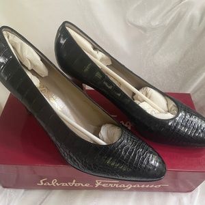 Ferragamo Genuine Black CROCODILE Pumps, size 9.5B